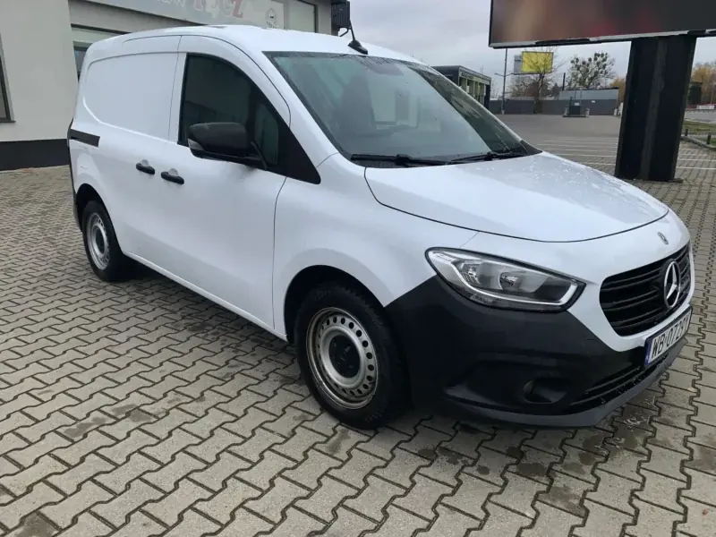 Średni furgon dostawczy w wynajmie FOCUS RENT