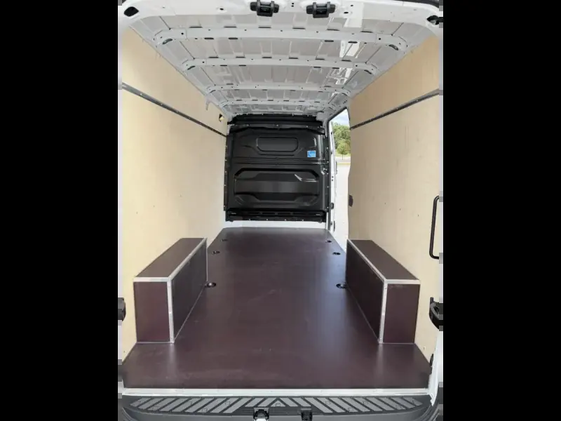 Wnętrze ładowni Renault Master L3H2